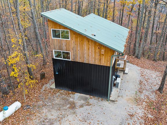 3rd image of 190 Forest View Rd