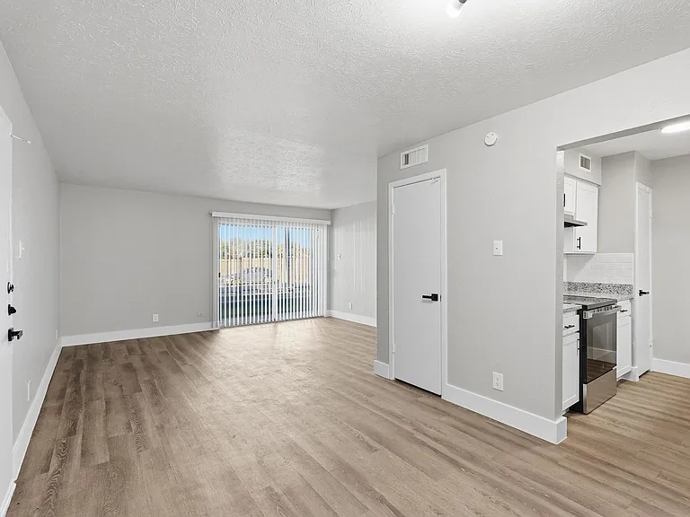 South Crest Apartments — Photo 97