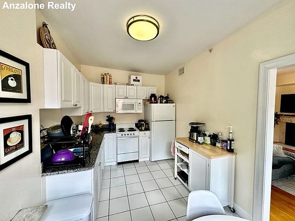 2nd image of 34 Mount Vernon St #5