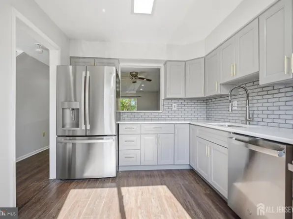 191 Hampshire Dr, Plainsboro, NJ 08536