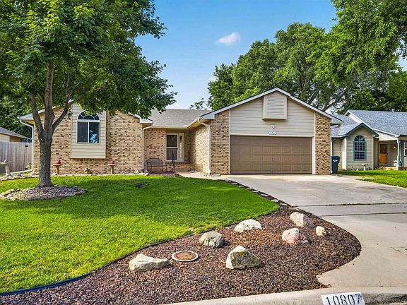 2nd image of 10807 W Par Ln