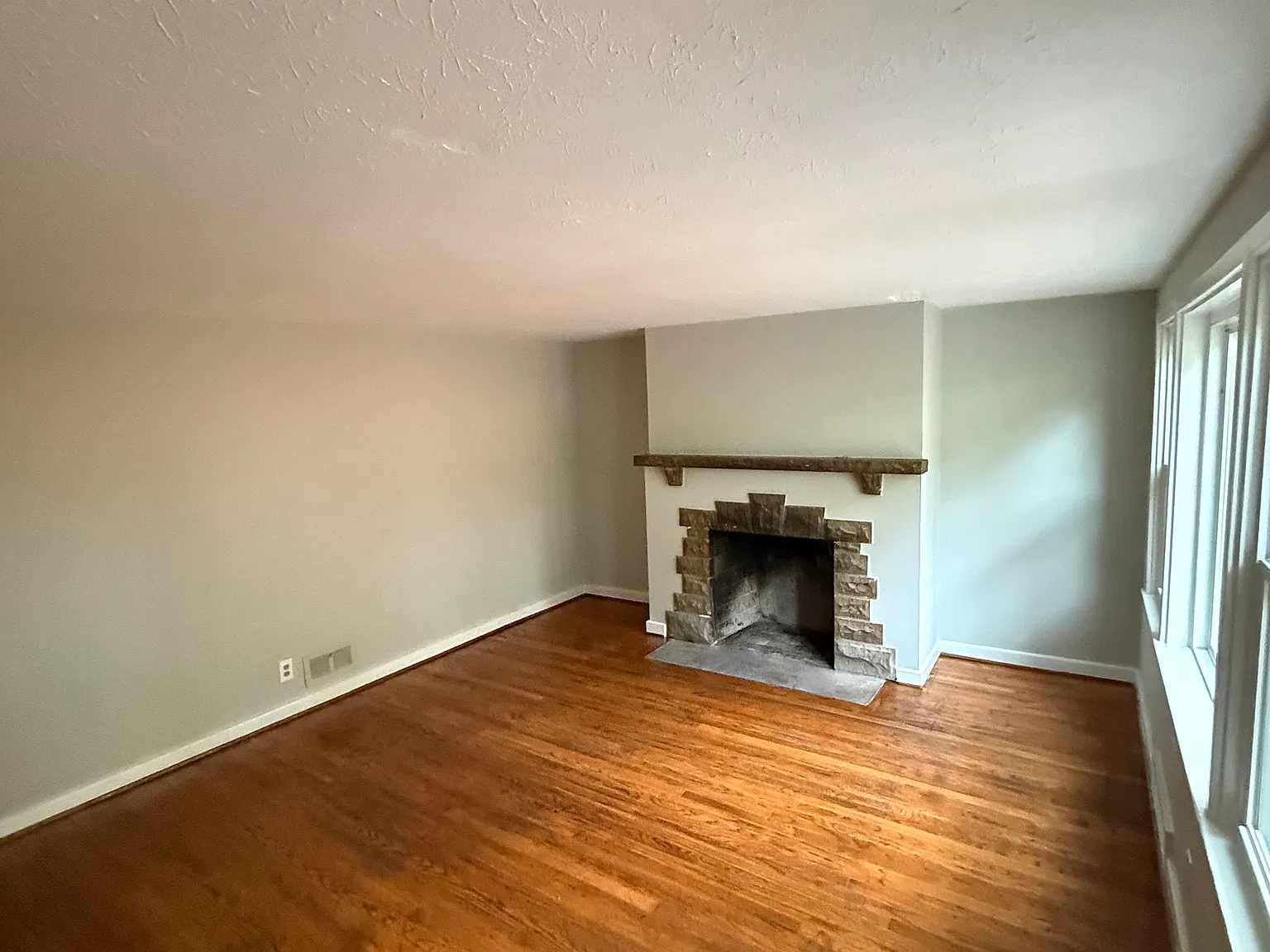 311 Hyde Park Dr — Photo 4
