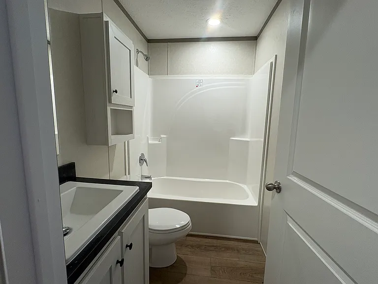 437 Selkirk Dr — Photo 8