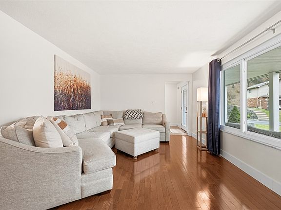 5th image of 115 Kinsdale Dr