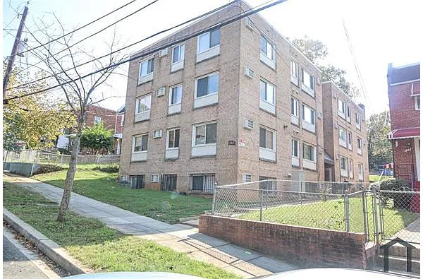 Building Photo - 427 Xenia St SE #201