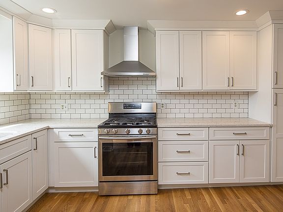 5th image of 354 Rossford Ave