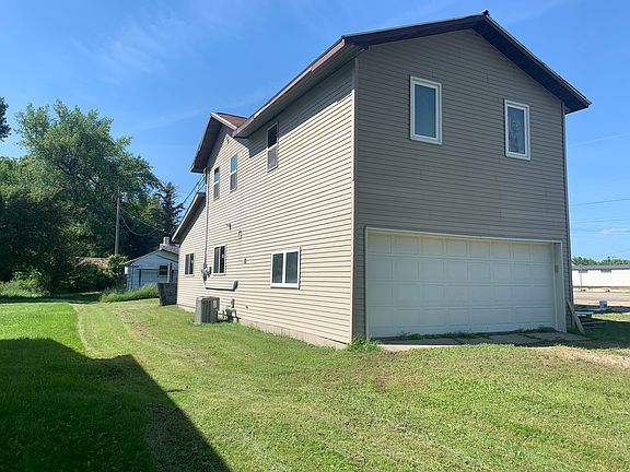 Tuck-under 2 stall garage