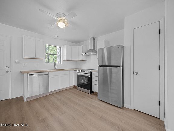 4th image of 110 Ravenwood Dr APT C