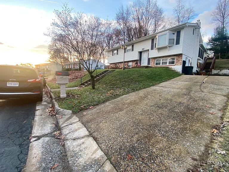 605 David St — Photo 20