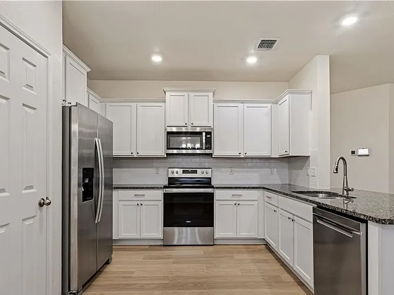 2405 Elba Dr — Photo 4