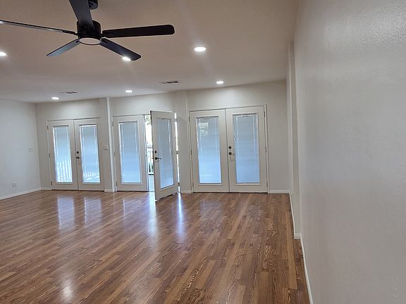 3rd image of 4759 Lakewood Blvd