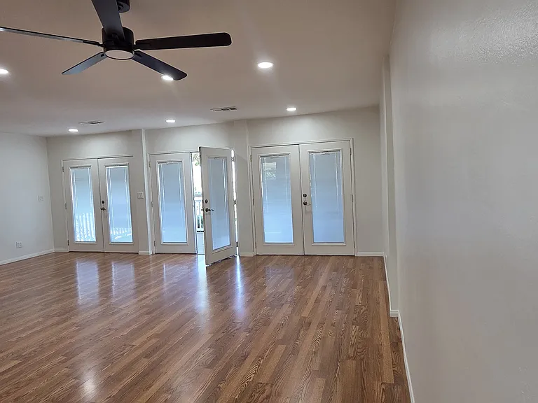 4759 Lakewood Blvd — Photo 2