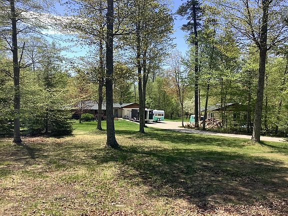 4th image of 823 Town Line Rd