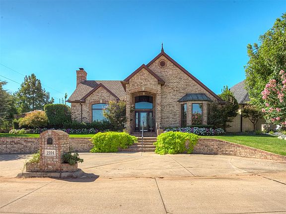 2nd image of 2104 Pinnacle Point