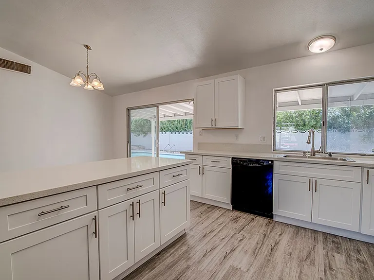 5461 Palmyra Ave — Photo 20