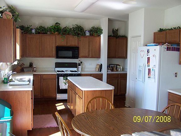   Bright Eat in Kitchen
