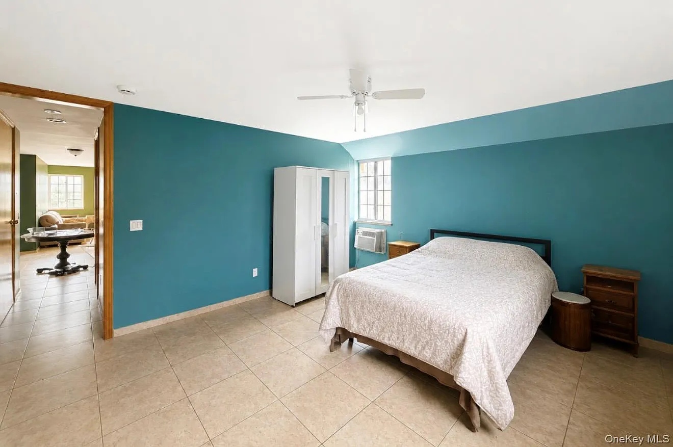 4 bed, 2.0 bath, 1500 sqft, $4,500 — Photo 4