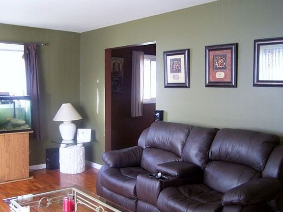 4th image of 890 Caravelle Dr
