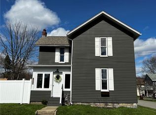 121 E Chestnut St, Grove City, PA 16127