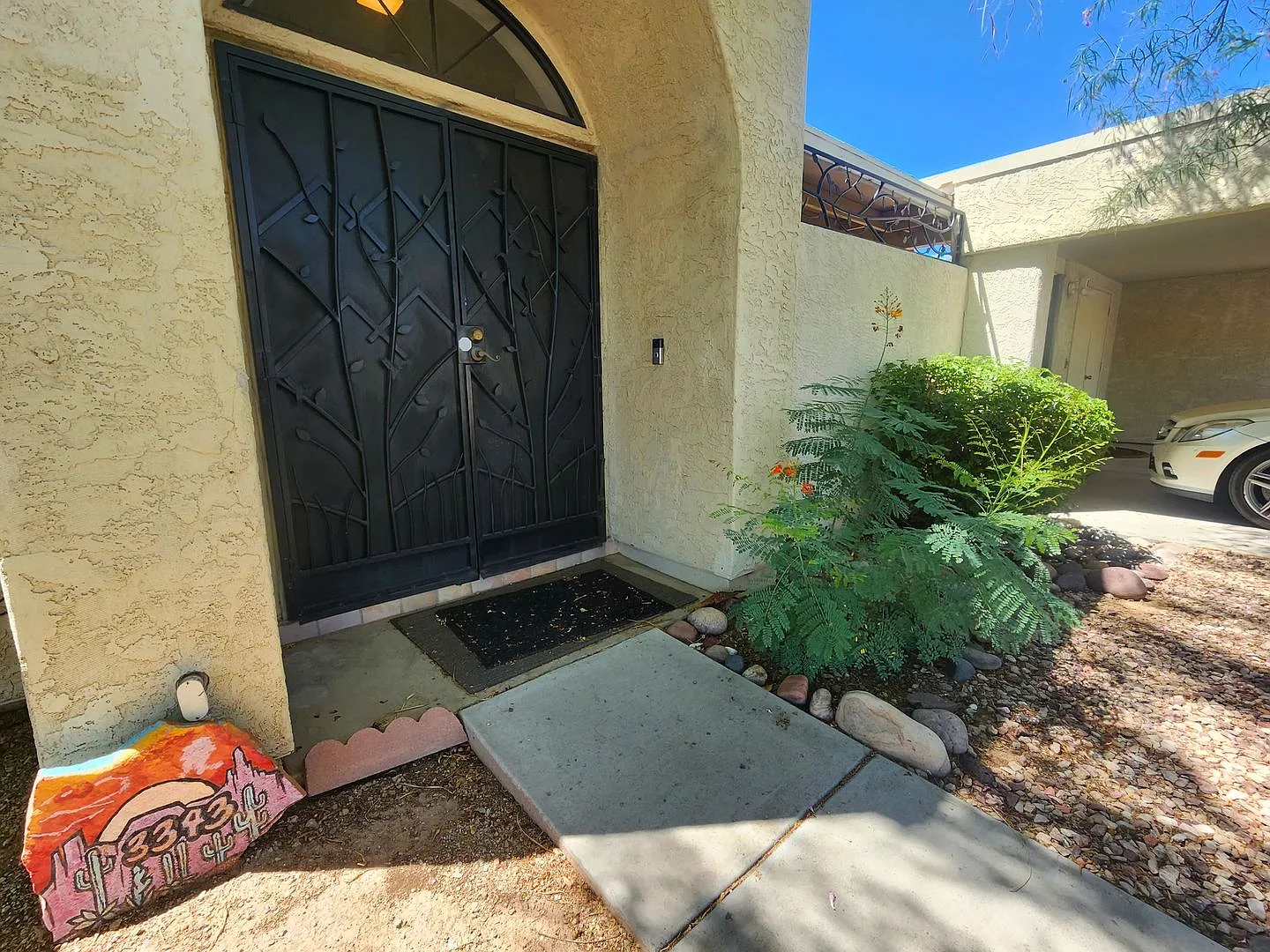 Turn-Key Midtown Oasis: Fully Furnished 3Bed/2Bath Townhome w/Private Yard - Available Now! — Photo 4
