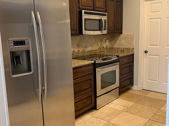 Kitchen , Stainless Steel applicances, Granite Counters