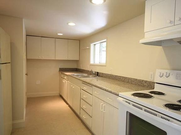 Kitchen - granite counter