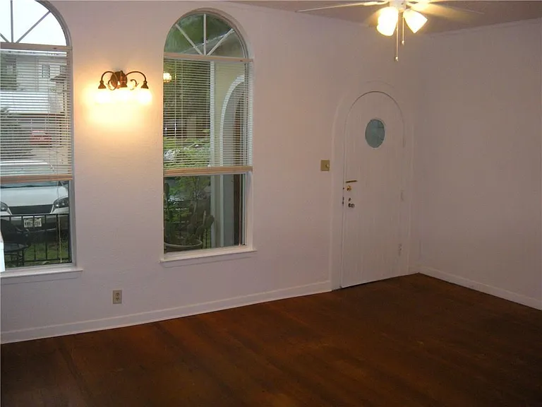 1607 Palma Plz #B — Photo 10