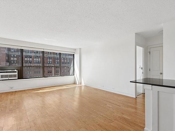 4th image of 2930 N Sheridan Rd APT 1403