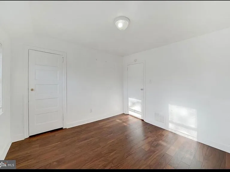 1133 Clover Ln — Photo 7