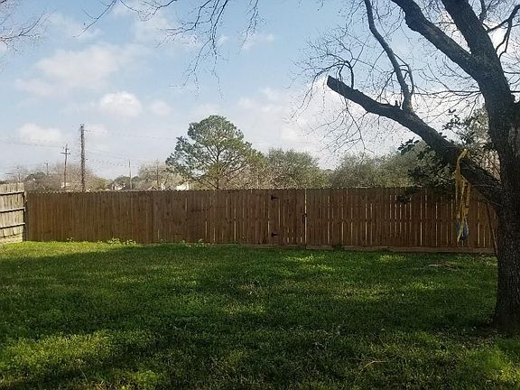 3rd image of 5011 Shady Oaks Ln