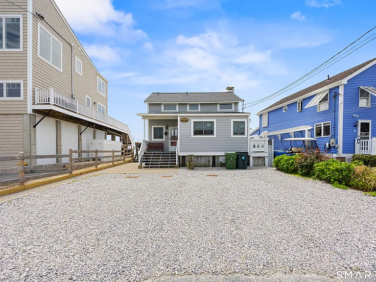 33 Beach Rd W — Photo 35