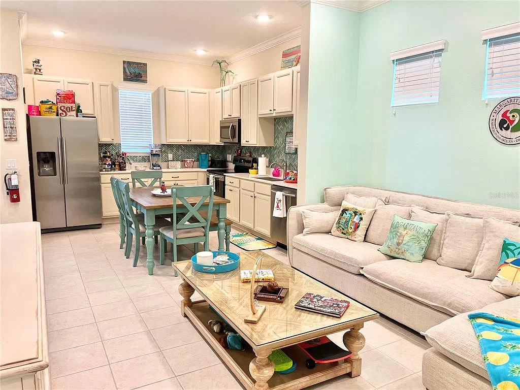3 bed, 3.0 bath, 1410 sqft, $3,300 — Photo 3