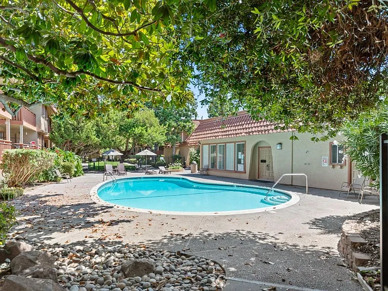 1083 Alta Mira Dr — Photo 21