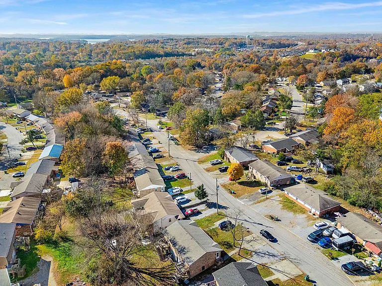 4558 Brooke Valley Dr — Photo 58