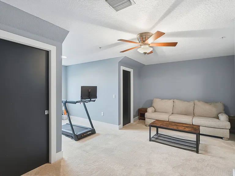 440 W Swoope Ave — Photo 26