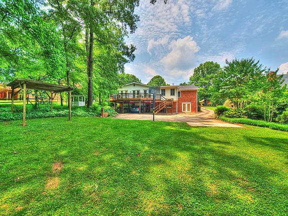 3rd image of 3021 Courtland Dr