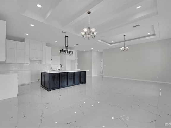 5th image of 2810 E Zarzamora Ave