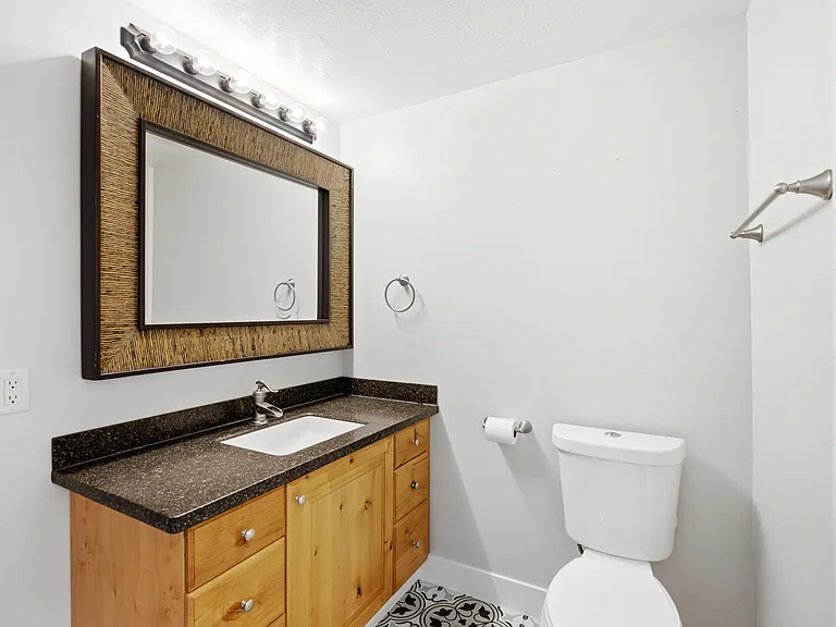 722 W Webb Rd — Photo 28