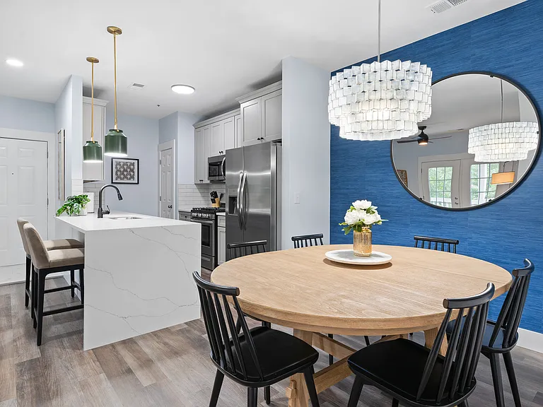 624 McKenna Cir — Photo 4