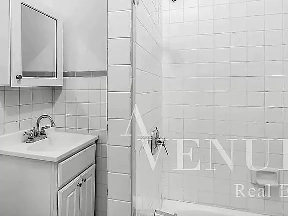 5th image of 215 W 109th St APT 4E