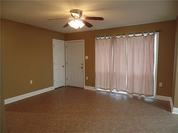 2nd image of 2416 Riverbend Dr