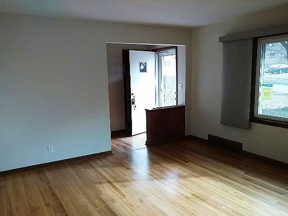 3rd image of 3612 Greenwood Ave