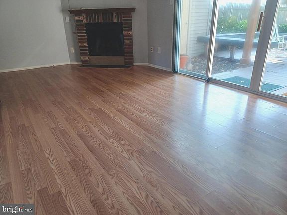 4th image of 403 Roberts Ln