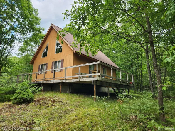 495 S 47 3/4 Rd, Cadillac, MI 49601