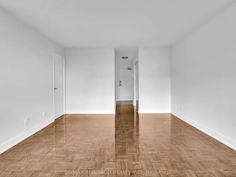 33 Isabella St #516 — Photo 7