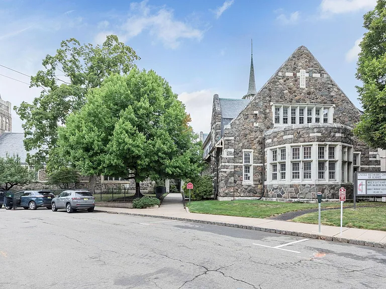 8 Kent Place Blvd #2 — Photo 22