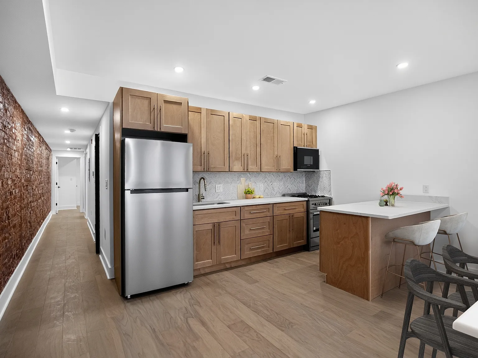 532 E Johnson St — Photo 4