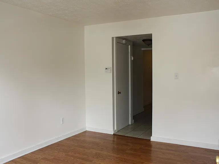 1477 Indianola Ave — Photo 10
