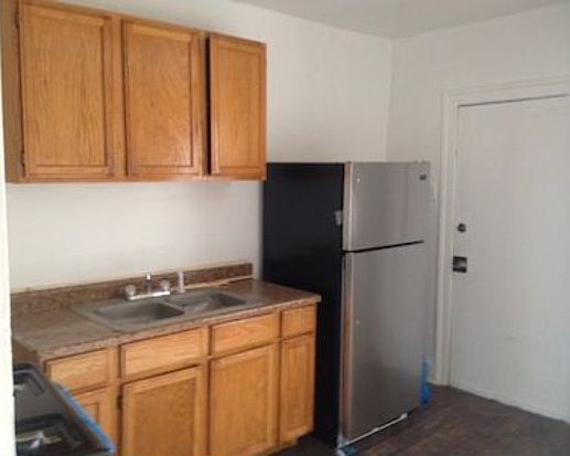 2nd image of 67 E 72nd St