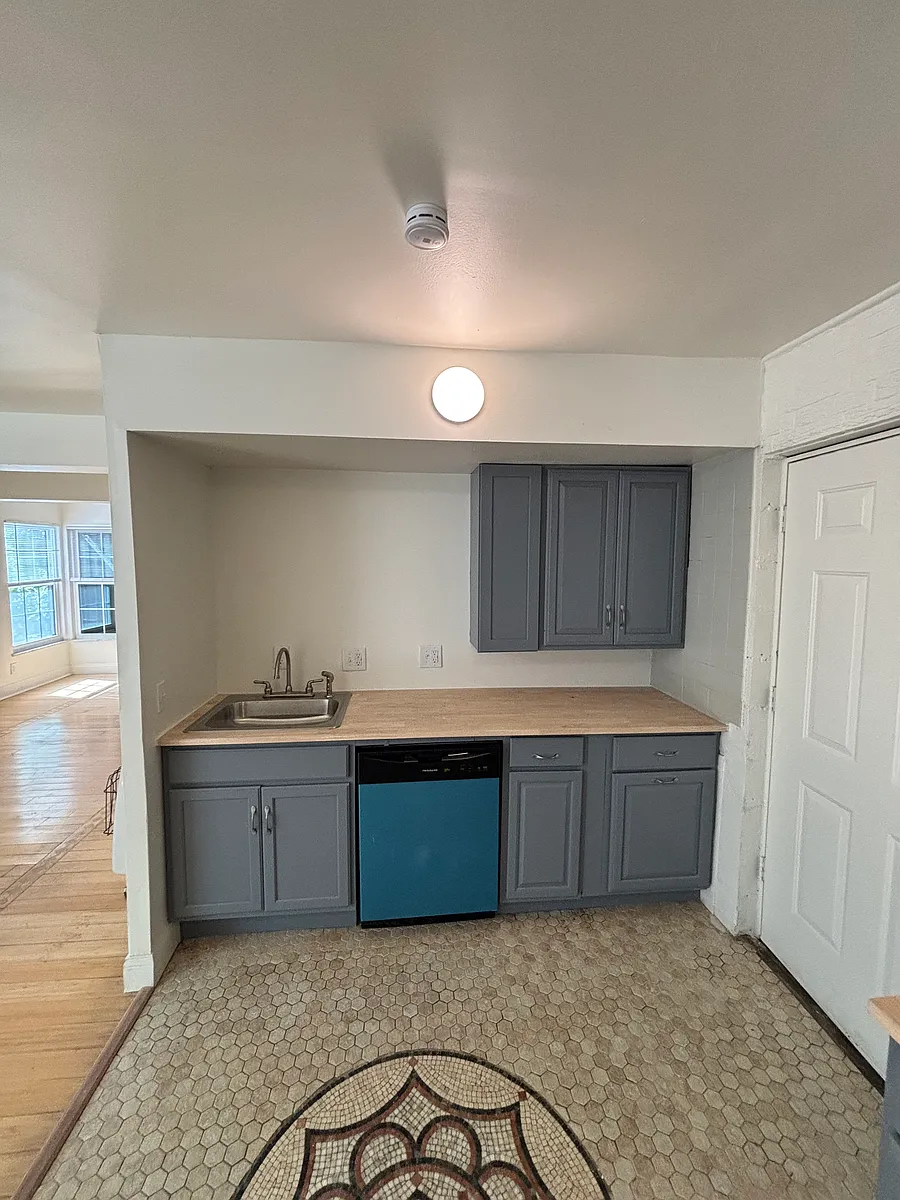 Building Photo - 4600 Hamilton Ave #1